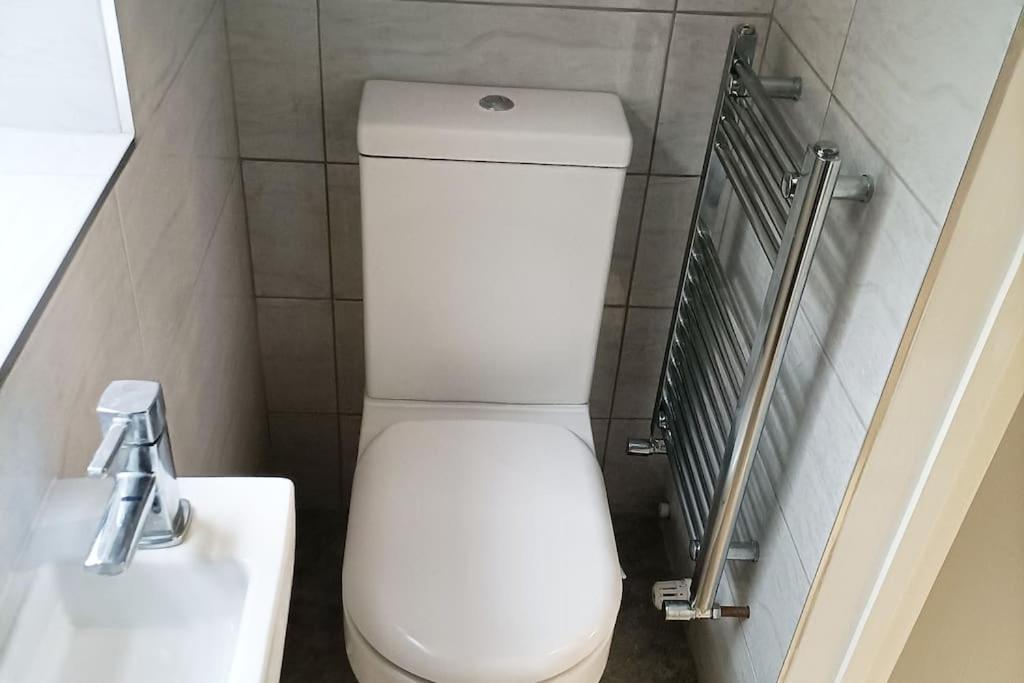 Cntrl Reading Modernized 3 Bedroom House Экстерьер фото